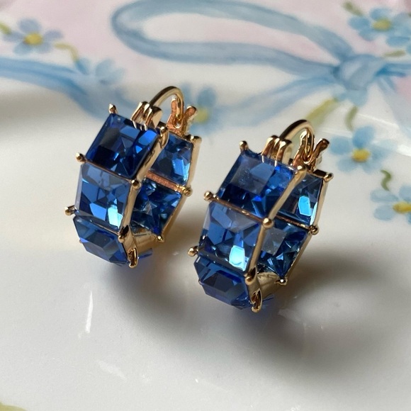 Anthropologie Jewelry - ✨Anthropologie Cecilia Earrings